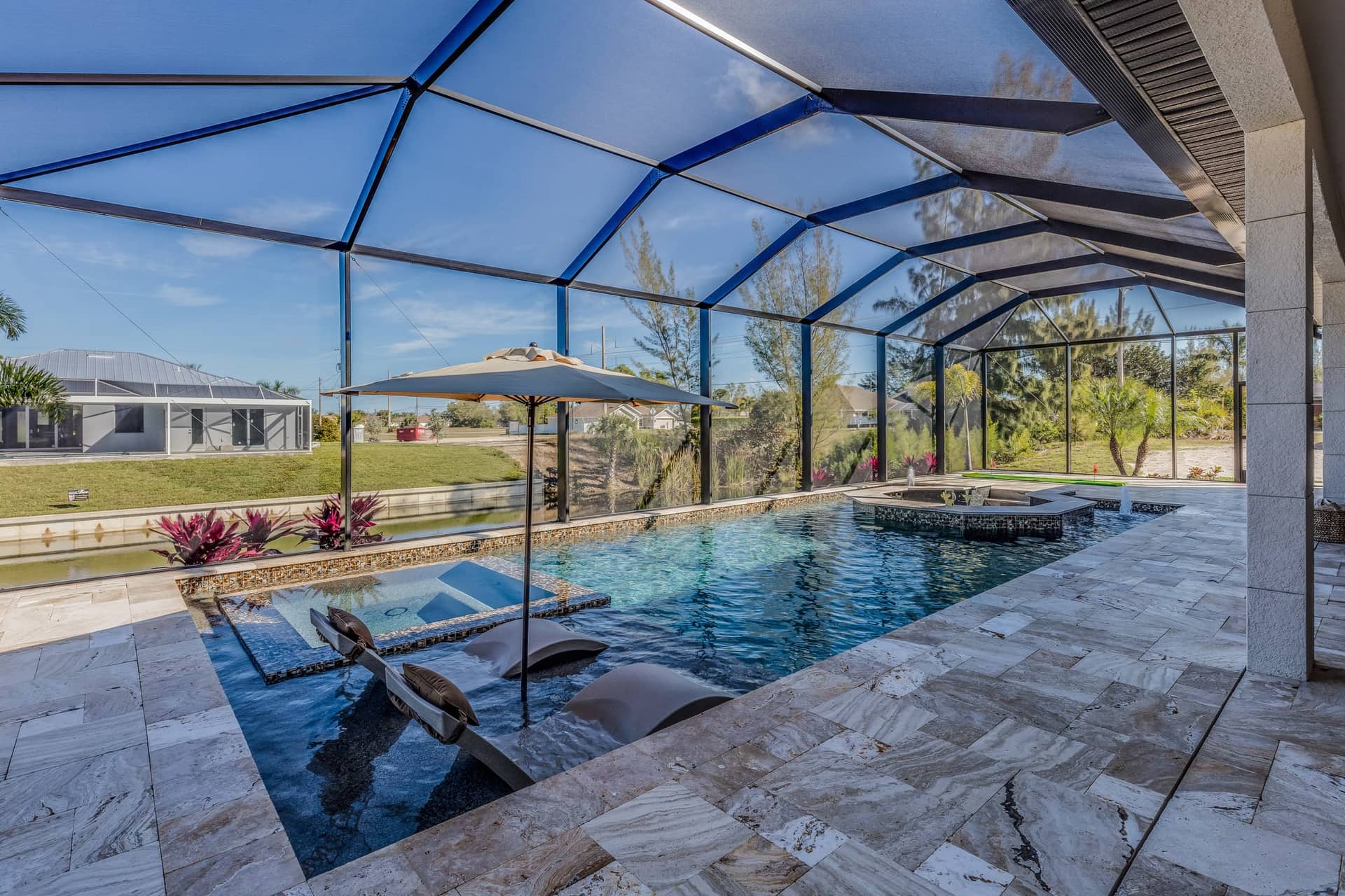 Luxury Screened Pool with Sun Shelf